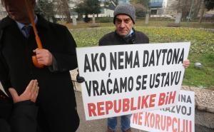 Foto: Dž. K. / Radiosarajevo.ba / Protesti ispred zgrade Predsjedništva