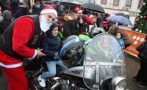 Foto: Moto klub Tuzla / Bajkeri obradovali mališane u Tuzli