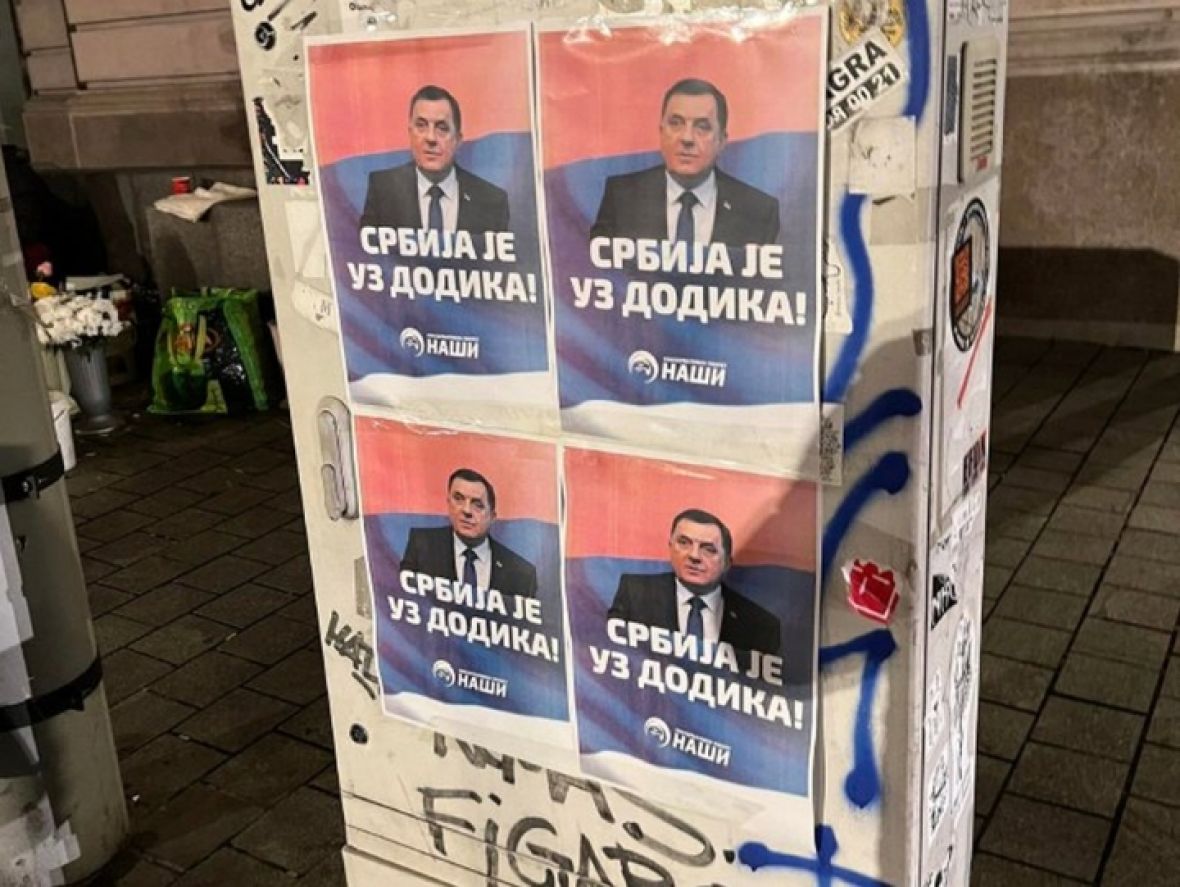 Plakati Dodiku u centru Beograda - undefined