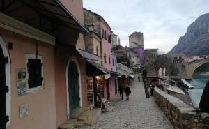 FOTO: Radiosarajevo.ba / Ulice Mostara sablasno prazne