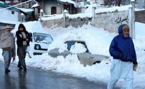 Foto: EPA-EFE / Snijeg u Pakistanu napravio haos...