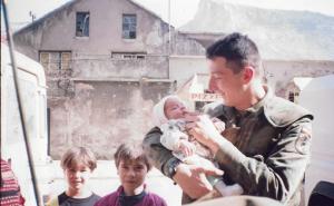 Foto: Privatni album / Salvador Andres Pelaez u Mostaru prije i nakon rata
