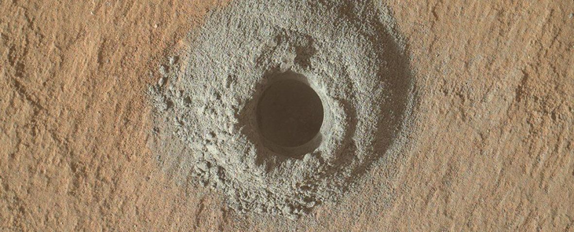 Foto: NASA/Jedna od rupa koju je napravio Curiosity u krateru Gale