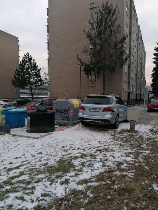 Od ovog parking papka u Sarajevu građani ne mogu ni smeće baciti - undefined