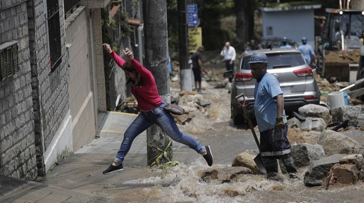 Foto: EPA/U novim olujama stradalo je najmanje još dvoje ljudi 