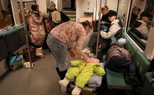 Foto: EPA-EFE / Tužne slike Ukrajinaca koji napuštaju svoju zemlju
