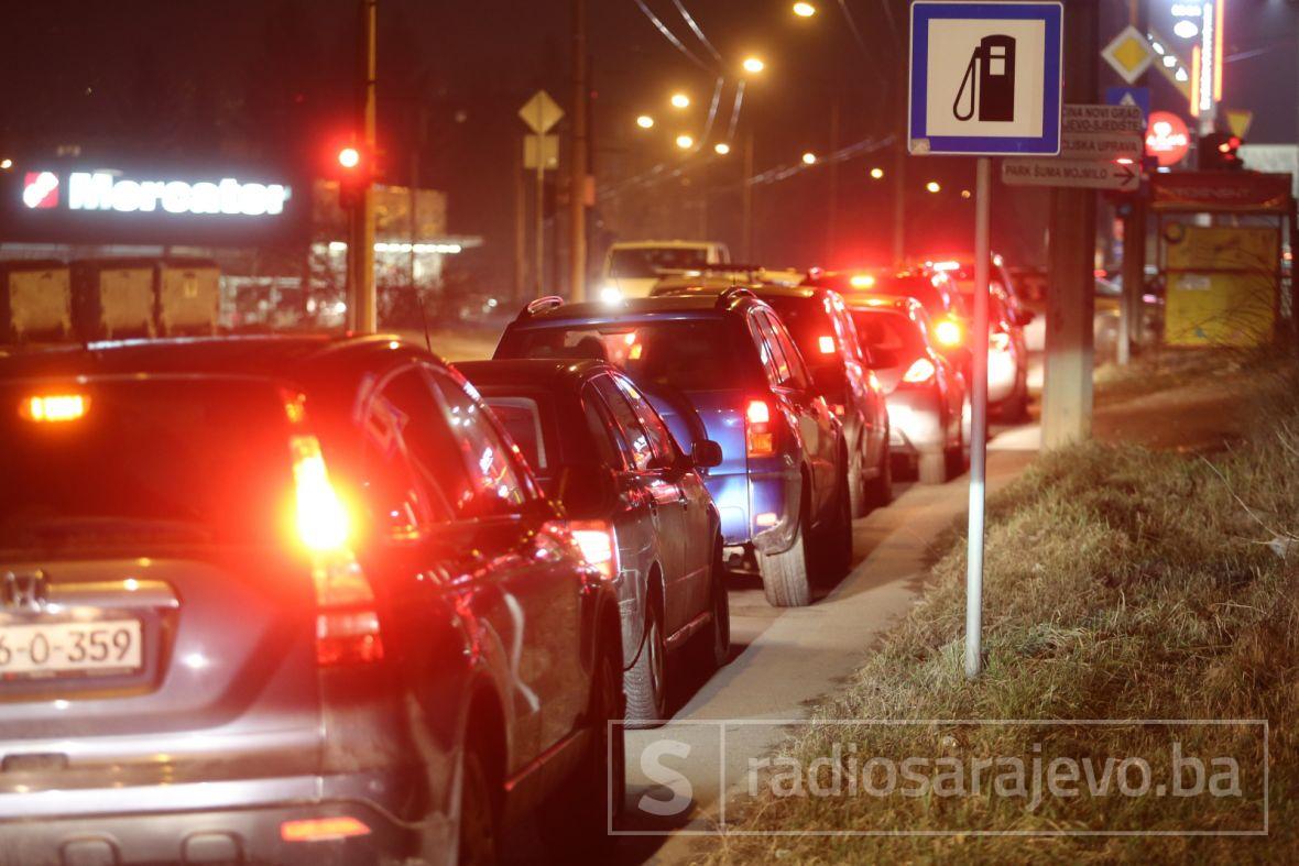 Foto: Dž. K. / Radiosarajevo.ba/U Sarajevu su i dalje primjetne gužve, a cijena goriva se ne mijenja