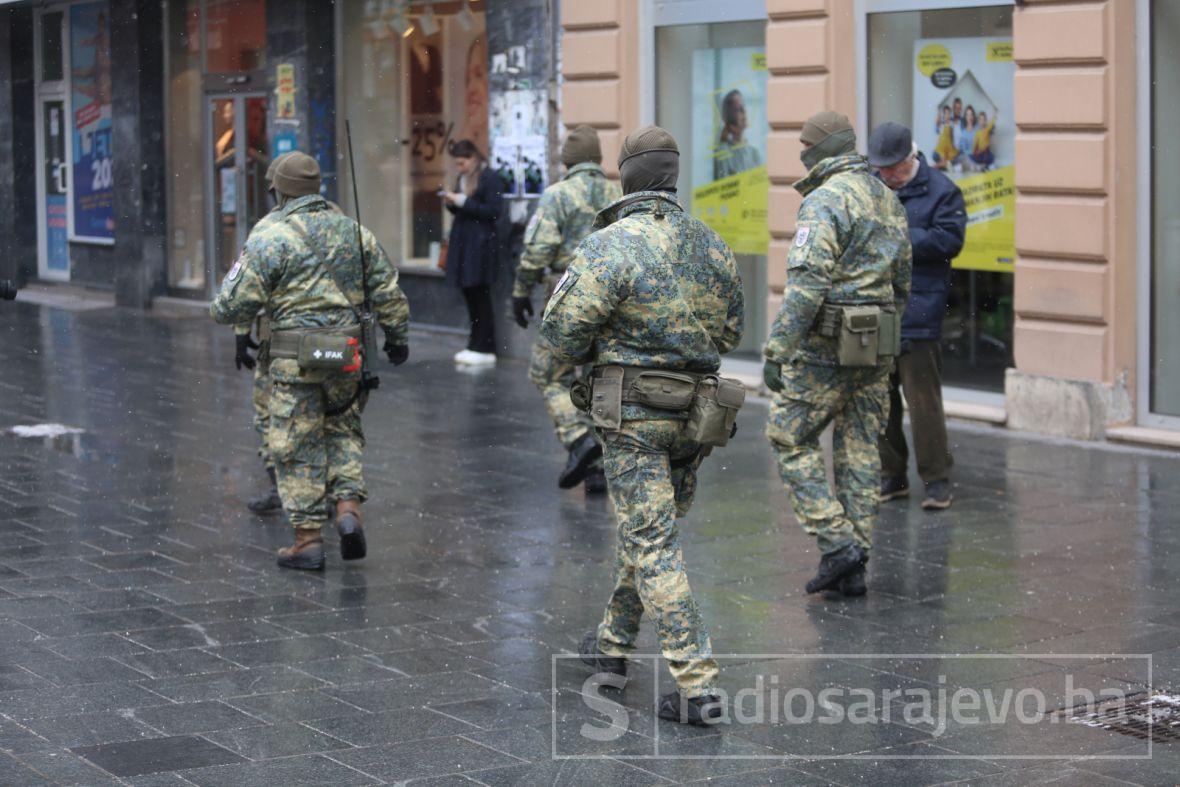 Foto: Dž. K. / Radiosarajevo.ba/Pripadnici EUFOR-a šetanji centrom Sarajeva
