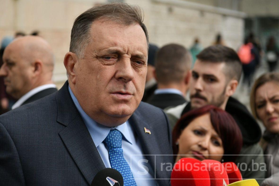 Foto: A. K. / Radiosarajevo.ba/Milorad Dodik daje izjavu novinarima