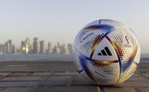 Foto: EPA-EFE / Kompanija Adidas predstavila novu loptu