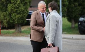 Foto: Dž. K. / Radiosarajevo.ba / Hasan Dupovac sa advokatom prilikom dolaska na suđenje u slučaju "Dženan Memić"