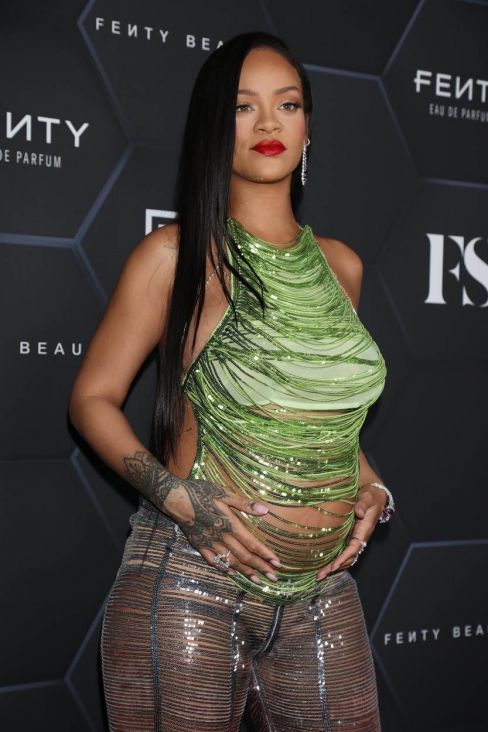 Rihanna u trudničkoj odjeći - undefined