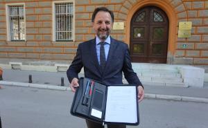 Foto: Dž. K. / Radiosarajevo.ba / Dževad Mahmutović podnio zahtjev koji je potpisalo 6 delegata
