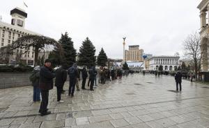 FOTO: AA / Veliki broj Ukrajinaca danas je satima čekao 