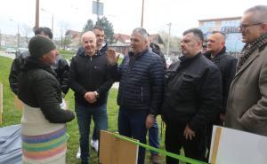 Foto: Dž. K. / Radiosarajevo.ba / Građani nakon izricanja presude Vikiću posjetili Dragičevića