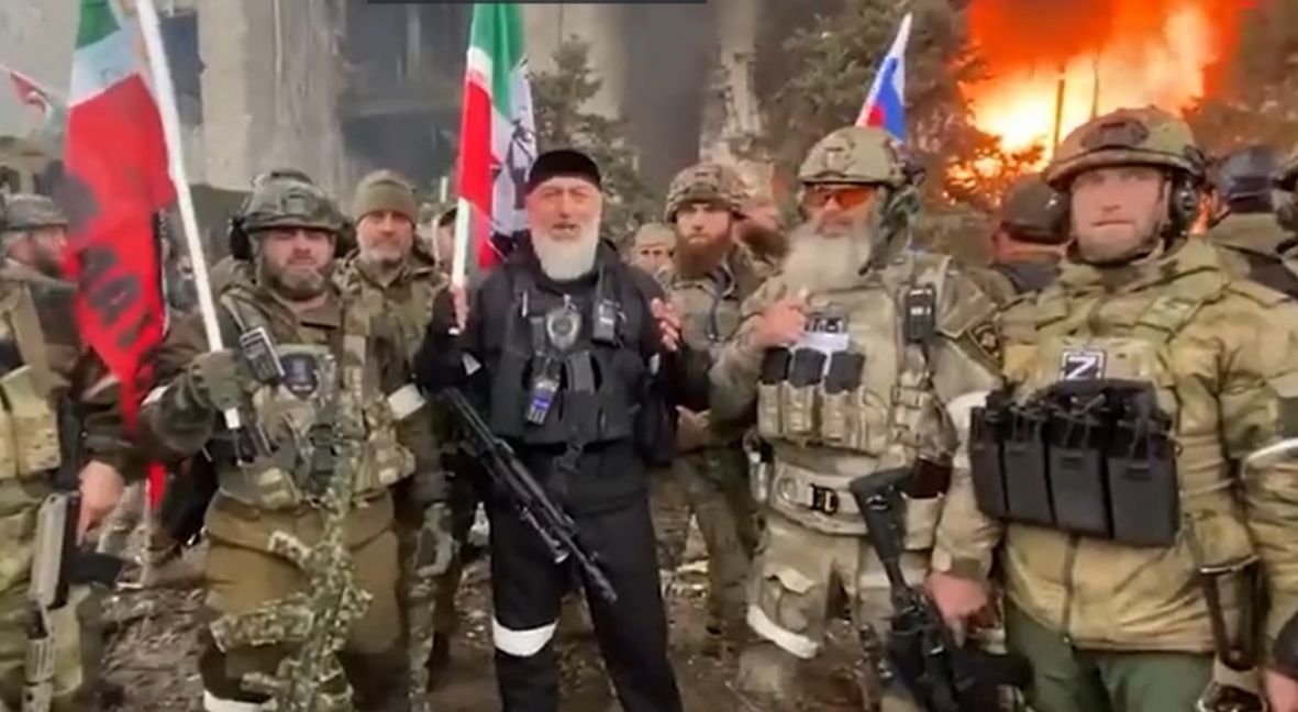 Čečeni slave pad Mariupolja: Kadirov objavio snimku kod zapaljene zgrade / Radio Sarajevo