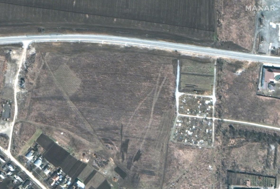 Foto: EPA-EFE/Maxar objavio snimke masovnih grobnica kod Mariupolja