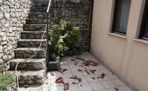 FOTO: AA / Kuća u kojoj je stradala mlada Stočanka