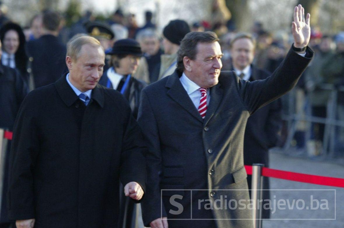 Predsjednik Rusije Vladimir Putin i bivši kancelar Njemačke Gerhard Schroder, 2004. godina - undefined