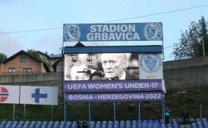 Foto: Dž. K. / Radiosarajevo.ba / Upaljeni reflektori na Grbavici u čast Ivici Osimu