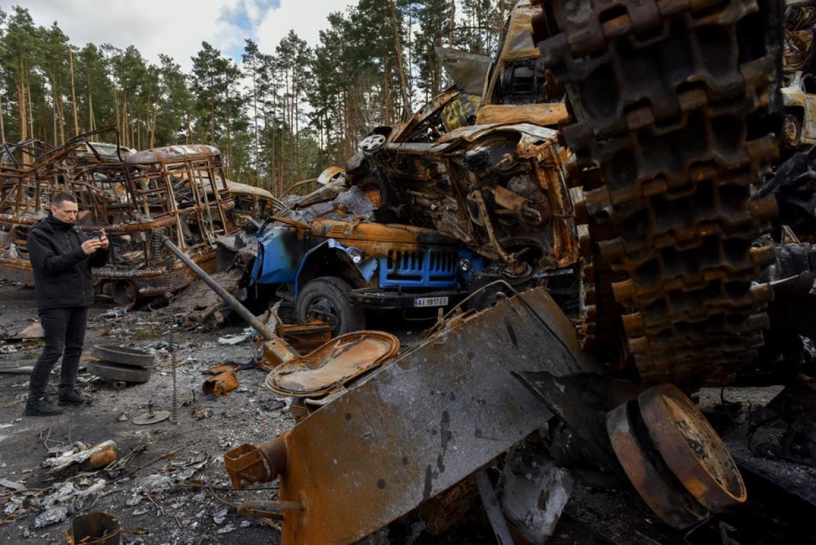 Foto: EPA-EFE/Uništena vozila u Ukrajini
