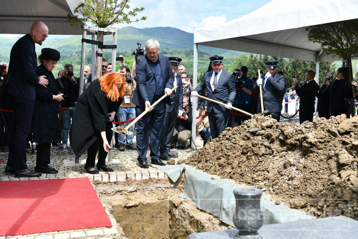 Foto: A. K. /Radiosarajevo.ba/Sahrana Ivice Osima u Aleji velikana na sarajevskom groblju Bare