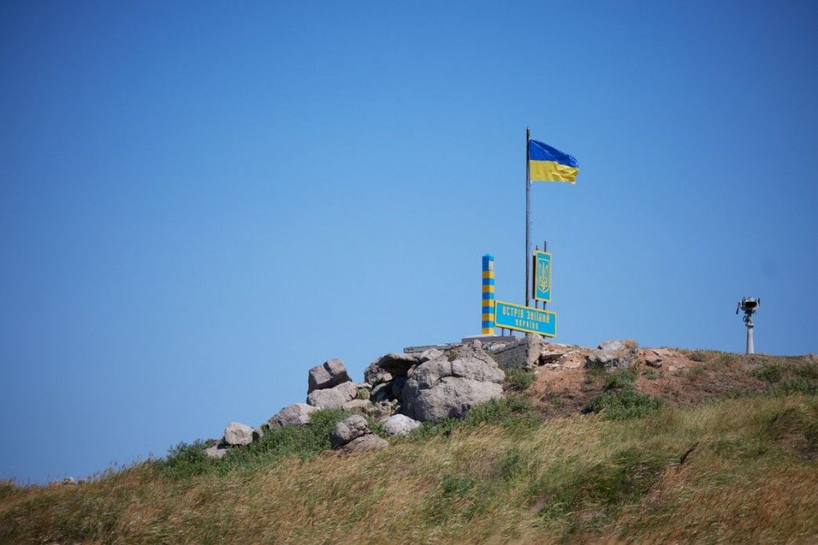 Ukrajinska zastava na otoku u augustu 2021. - undefined
