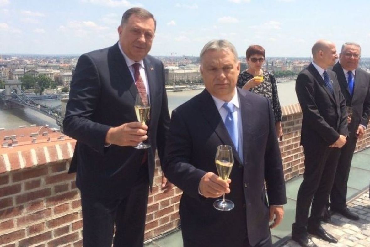 Foto: Istraga.ba/Dodik i Orban 'nazdravljaju' jedan drugom i pismima