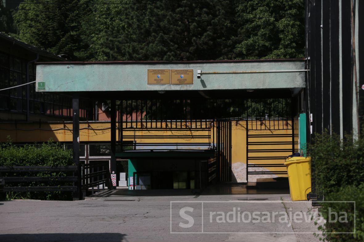 Foto: Dž.K./Radiosarajevo/Policija danas ispred jedne od sarajevskih škola
