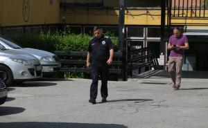 Foto: Dž.K./Radiosarajevo / Policija 25. maja ispred jedne od sarajevskih škola