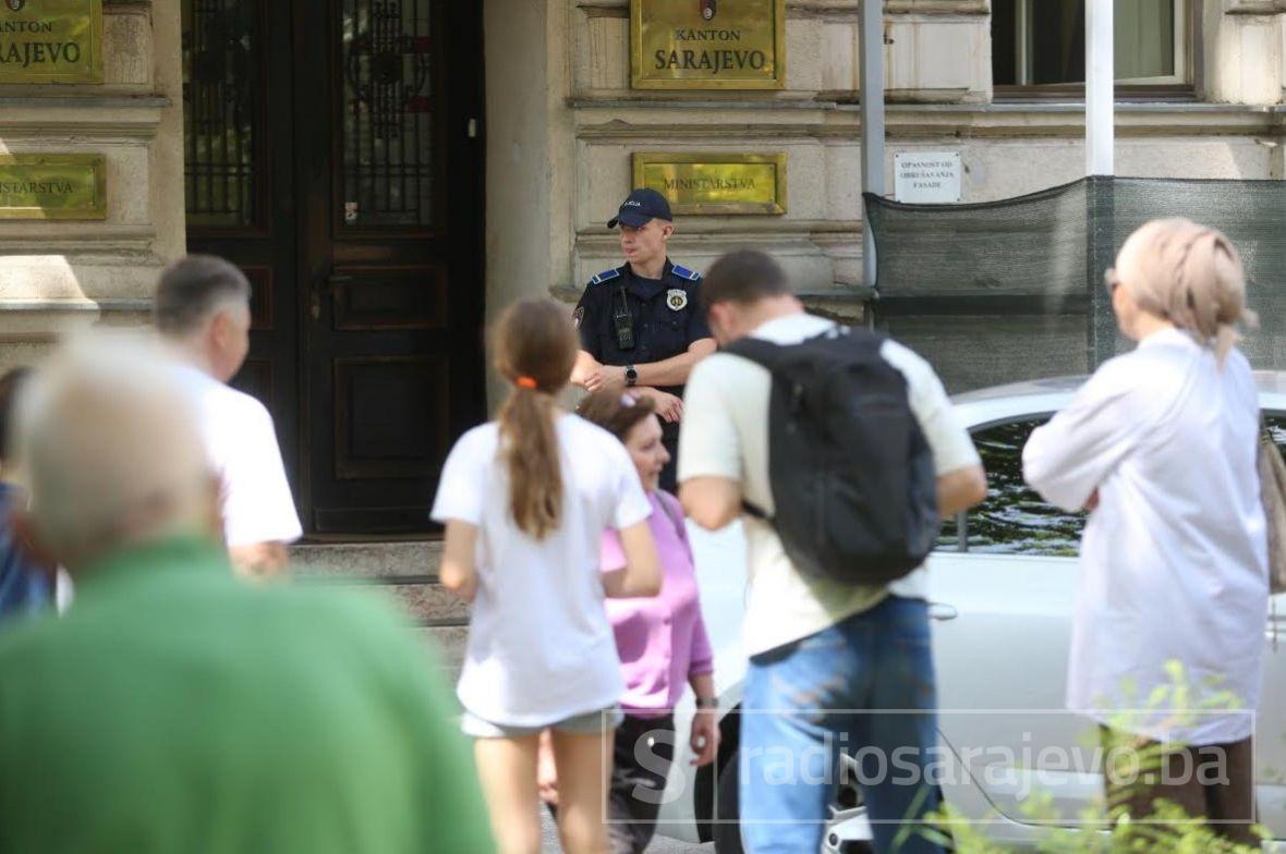 Foto: Dž. K. / Radiosarajevo.ba/Dojava o bombi u Vladi KS