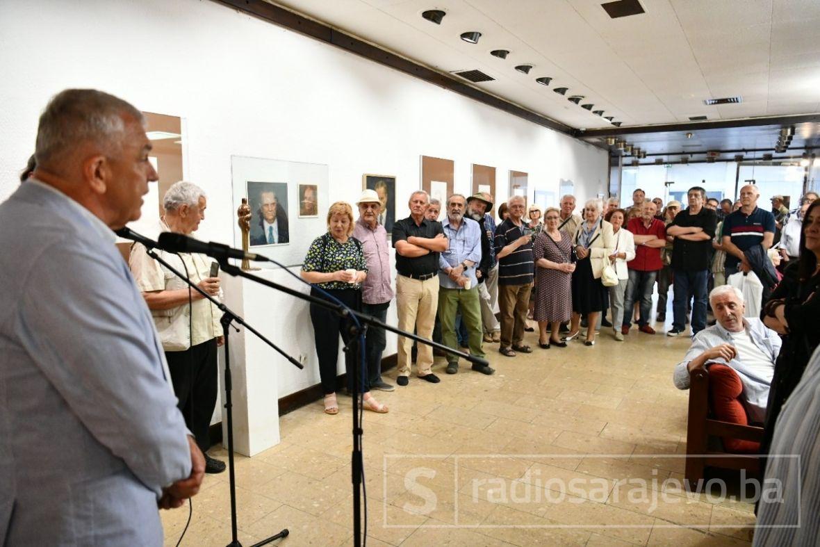 Foto: A. K. /Radiosarajevo.ba/Povodom Dana mladosti otvorena izložba "Portreti Josipa Broza"