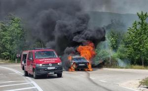Foto: Vrisak.info / Zapalio se automobil