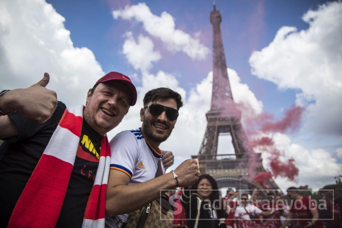 Foto: EPA-EFE/Navijači Liverpoola i Real Madrida pred finale Lige prvaka u Parizu 