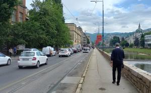 Foto: A. Ka. / Radiosarajevo.ba / Kolone vozila na glavnoj saobraćajnici