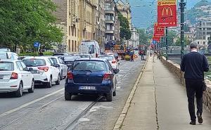 Foto: A. Ka. / Radiosarajevo.ba / Kolone vozila na glavnoj saobraćajnici