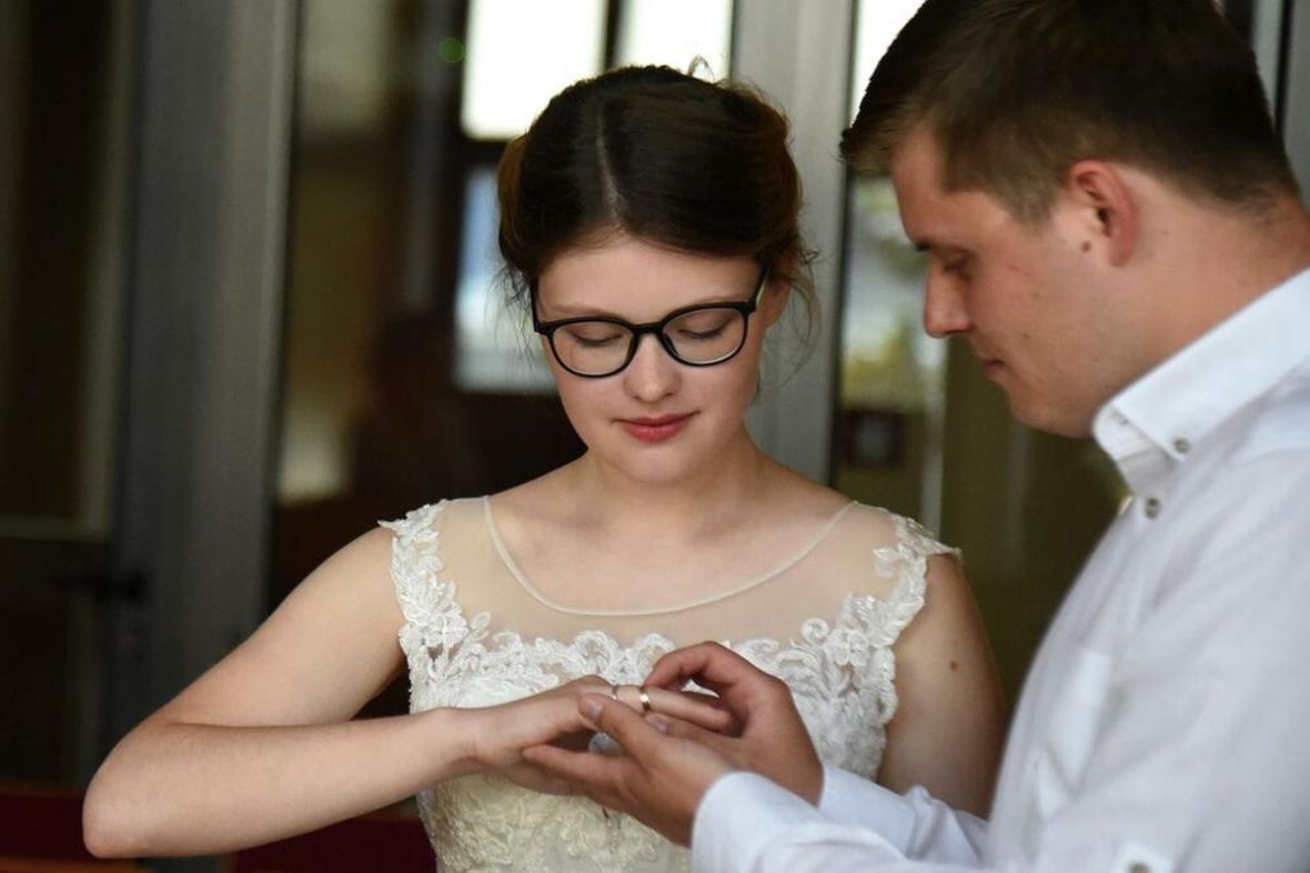 Ljubav jača od rata: Vjenčali se Ukrajinac i Ruskinja, za kuma uzeli Bosanca - undefined