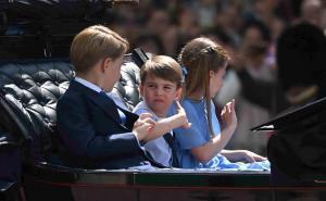 Foto: EPA-EFE / Princ George, princeza Charlotte i princ Louis