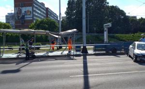 Foto: Jutarnji.hr / Automobilom udario tramvajsku stanicu i pješake