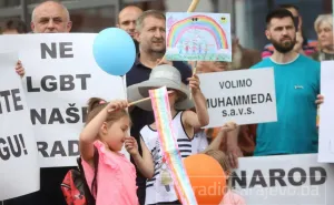 Foto: Dž.K./Radiosarajevo / Kontra LGBT skup na Otoci