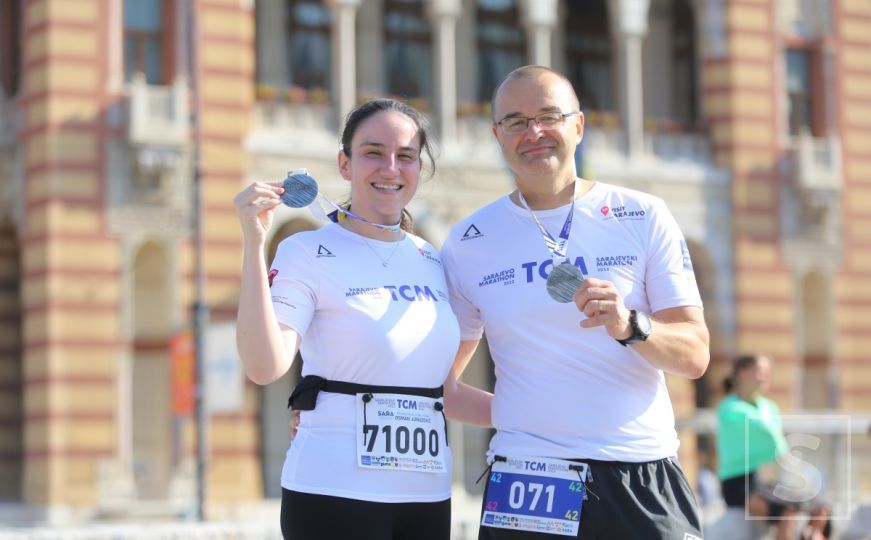 Gradonačelnica Sarajeva sa suprugom Alenom na utrci 5 KM u sklopu 3. SArajevo Marathona