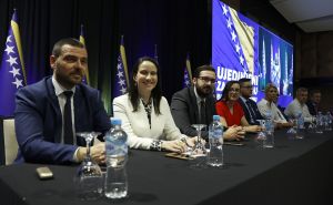 Foto: Fena / Lideri opozicije podržali Bećirovića