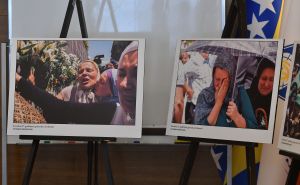 Foto: N.G./Radiosarajevo.ba / Izložba fotografija Mehdija Salehija "Bijeli nišani, srca uznemirena"