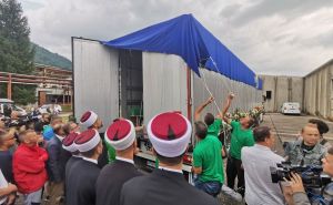 Foto: Anadolija / Kolona sa tabutima žrtava genocida stigla u Potočare