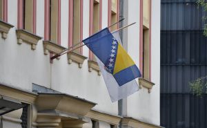Radiosarajevo.ba / Zastave na pola koplja u Sarajevu