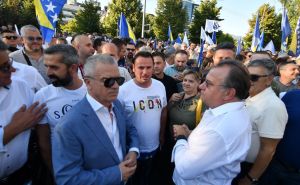 Foto: N. G. / Radiosarajevo.ba / Političari na protestima