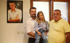 Foto: Dž. K. / Radiosarajevo.ba / Edin, njegova kćerka i Muriz