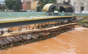 Foto: Dž.K./Radiosarajevo / Most Festina Lente-oštećena skela