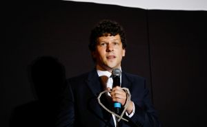 Foto: Anadolija / Jesse Eisenberg i Počasno srce Sarajeva
