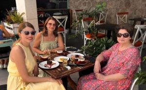 Foto: Instagram / Lejla Filipović s majkom i sestrom